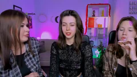 kitniss online show from March 28, 2026, 8:19 pm