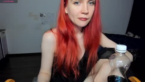 Snapshot of kitsunemoon chatting on January 9, 2025, 7:18 pm Kitsune online show from January 9, 2025, 7:18 pm