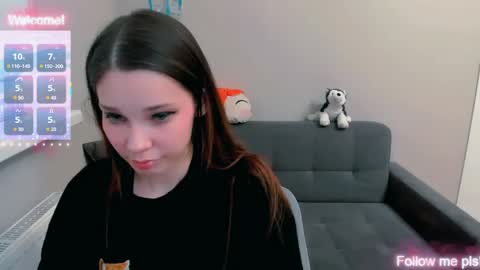 Snapshot of kitten_alisa chatting on June 4, 2026, 8:15 pm Alissa online show from June 4, 2026, 8:15 pm