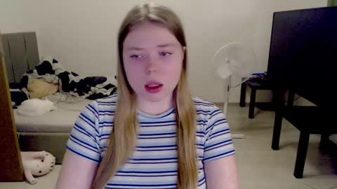 Jennyblonde and Emmabrunette online show from November 22, 2025, 1:32 pm