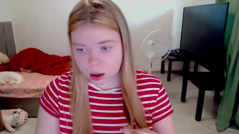 Jennyblonde and Emmabrunette online show from February 19, 2026, 12:12 pm