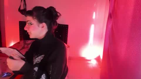 kitty__chs online show from November 27, 2025, 11:23 am