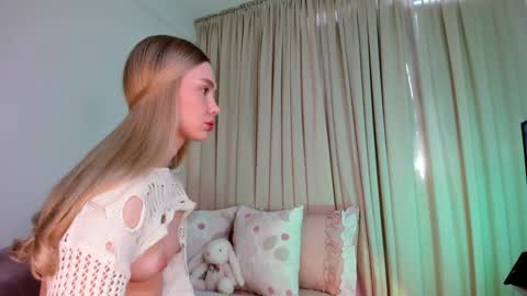 sophie online show from November 21, 2025, 4:38 pm