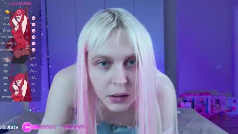 Snapshot of kitty_dora chatting on December 14, 2025, 8:35 pm Evelyn online show from December 14, 2025, 8:35 pm