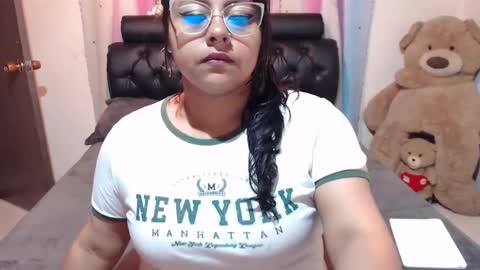 Snapshot of kitty_eyes chatting on February 10, 2025, 4:30 am kitty online show from February 10, 2025, 4:30 am