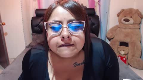 Snapshot of kitty_eyes chatting on September 18, 2025, 10:45 pm kitty online show from September 18, 2025, 10:45 pm