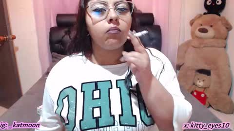 Snapshot of kitty_eyes chatting on November 17, 2025, 5:24 am kitty online show from November 17, 2025, 5:24 am