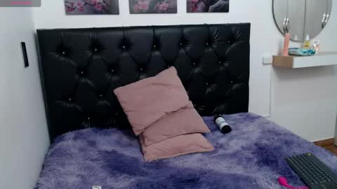 kitty_f00x online show from April 19, 2026, 7:27 pm