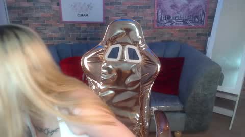 kitty_fox_b online show from January 27, 2025, 6:41 pm