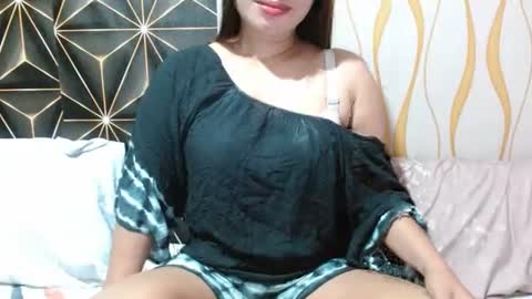 Snapshot of kitty_kheira chatting on July 11, 2026, 6:10 pm Kheira online show from July 11, 2026, 6:10 pm