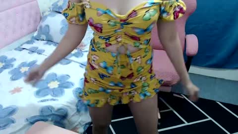 Snapshot of kitty_kity chatting on April 8, 2026, 5:51 am Kate online show from April 8, 2026, 5:51 am