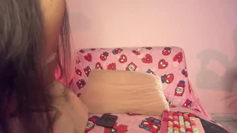 kitty_kryss online show from May 19, 2026, 1:06 pm