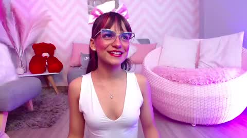 KITTY online show from September 22, 2025, 1:02 pm