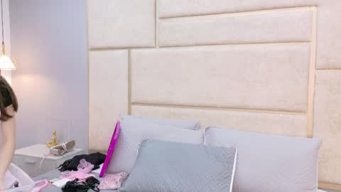 kitty_model online show from April 16, 2026, 12:39 pm