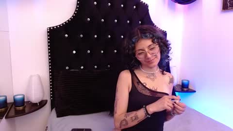 Snapshot of kitty_pie_ chatting on December 6, 2024, 8:18 pm KITTY online show from December 6, 2024, 8:18 pm