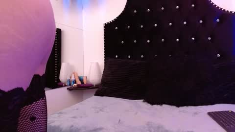 Snapshot of kitty_pie_ chatting on December 6, 2024, 11:25 pm KITTY online show from December 6, 2024, 11:25 pm