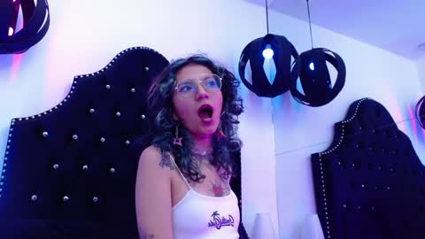 Snapshot of kitty_pie_ chatting on December 11, 2024, 11:21 pm KITTY online show from December 11, 2024, 11:21 pm