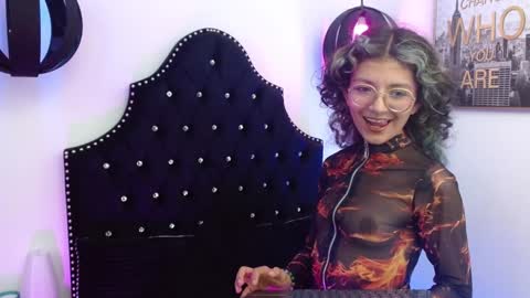 Snapshot of kitty_pie_ chatting on January 3, 2025, 8:11 pm KITTY online show from January 3, 2025, 8:11 pm