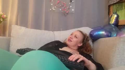 Snapshot of kittyfluf chatting on January 18, 2025, 5:26 pm KittyFluf online show from January 18, 2025, 5:26 pm