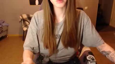 Snapshot of kittylovemoon chatting on April 12, 2026, 8:47 pm KittyloveMoon online show from April 12, 2026, 8:47 pm