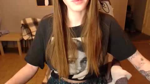 Snapshot of kittylovemoon chatting on April 13, 2026, 9:53 pm KittyloveMoon online show from April 13, 2026, 9:53 pm