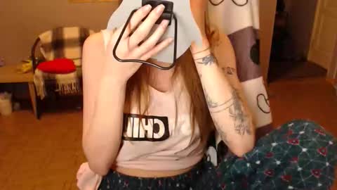 Snapshot of kittylovemoon chatting on April 15, 2026, 8:42 pm KittyloveMoon online show from April 15, 2026, 8:42 pm