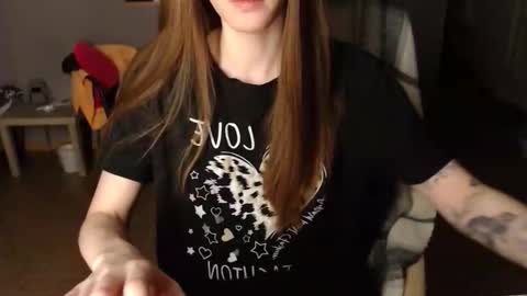 Snapshot of kittylovemoon chatting on April 30, 2026, 8:37 pm KittyloveMoon online show from April 30, 2026, 8:37 pm