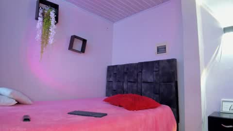 kitty  online show from September 13, 2025, 1:11 pm