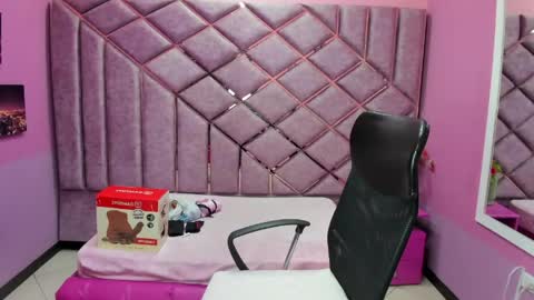 Snapshot of kittypinky01 chatting on April 14, 2026, 2:56 pm Sarah online show from April 14, 2026, 2:56 pm