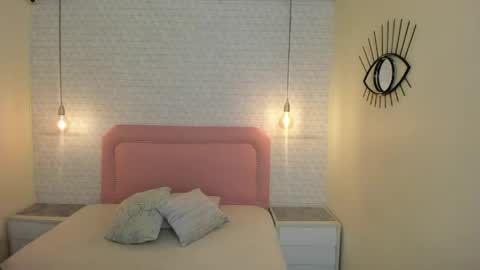  K I T T  Y  online show from April 10, 2026, 12:54 pm