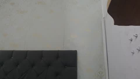 kittyy_18_ online show from November 12, 2025, 12:05 pm