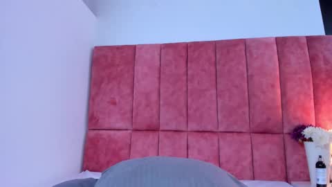 K I T T Y Y  online show from December 19, 2025, 8:05 pm