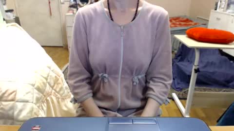 KiuminBerry online show from November 8, 2025, 11:32 am