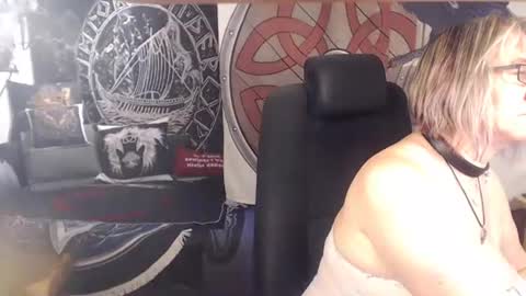 Michelle online show from November 19, 2025, 7:52 am