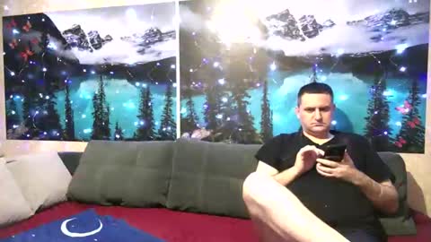 Kleosnow online show from December 14, 2025, 9:03 am