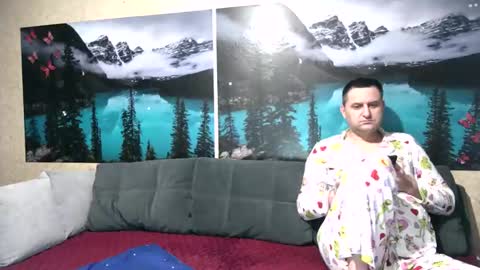 Kleosnow online show from May 1, 2026, 9:03 am