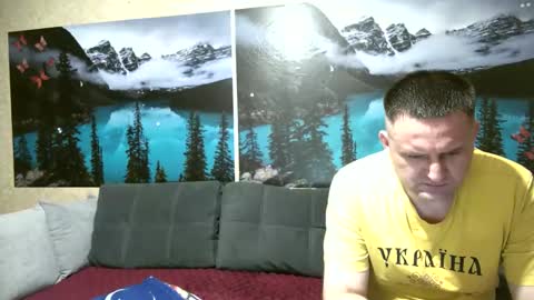 Kleosnow online show from May 8, 2026, 8:03 pm