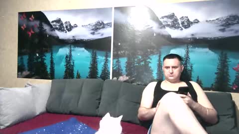 Kleosnow online show from May 11, 2026, 8:42 am