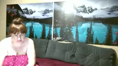 Kleosnow online show from May 13, 2026, 9:00 pm