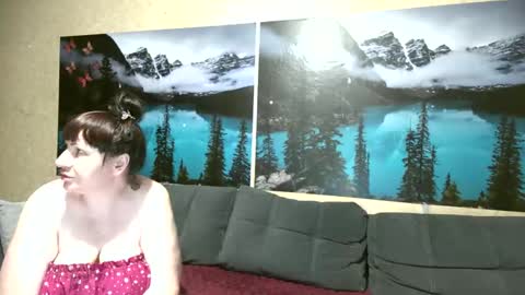 Kleosnow online show from May 21, 2026, 8:27 pm