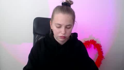 Snapshot of klerkarina chatting on October 22, 2025, 5:41 am klerkarina online show from October 22, 2025, 5:41 am