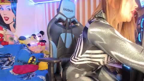 kloelamaravilla18 online show from November 26, 2025, 2:56 am