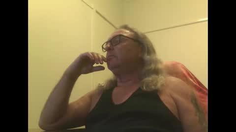 Snapshot of knobout chatting on March 26, 2026, 12:44 pm knobout online show from March 26, 2026, 12:44 pm