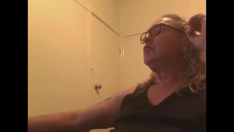 Snapshot of knobout chatting on April 2, 2026, 1:09 pm knobout online show from April 2, 2026, 1:09 pm