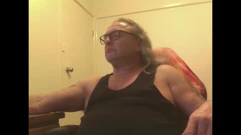Snapshot of knobout chatting on April 23, 2026, 2:52 pm knobout online show from April 23, 2026, 2:52 pm