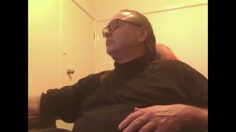 Snapshot of knobout chatting on May 17, 2026, 9:06 am knobout online show from May 17, 2026, 9:06 am