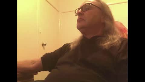 Snapshot of knobout chatting on May 19, 2026, 8:42 am knobout online show from May 19, 2026, 8:42 am