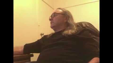 Snapshot of knobout chatting on May 21, 2026, 2:57 pm knobout online show from May 21, 2026, 2:57 pm