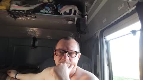 Snapshot of komputer123456789 chatting on March 8, 2025, 8:33 am Bogdan online show from March 8, 2025, 8:33 am