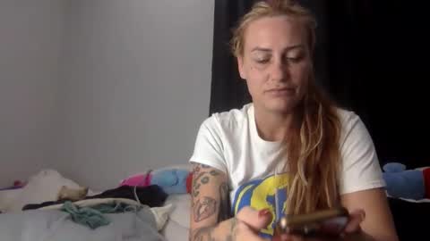 Snapshot of koyoteej chatting on January 14, 2026, 12:49 am koyoteej online show from January 14, 2026, 12:49 am